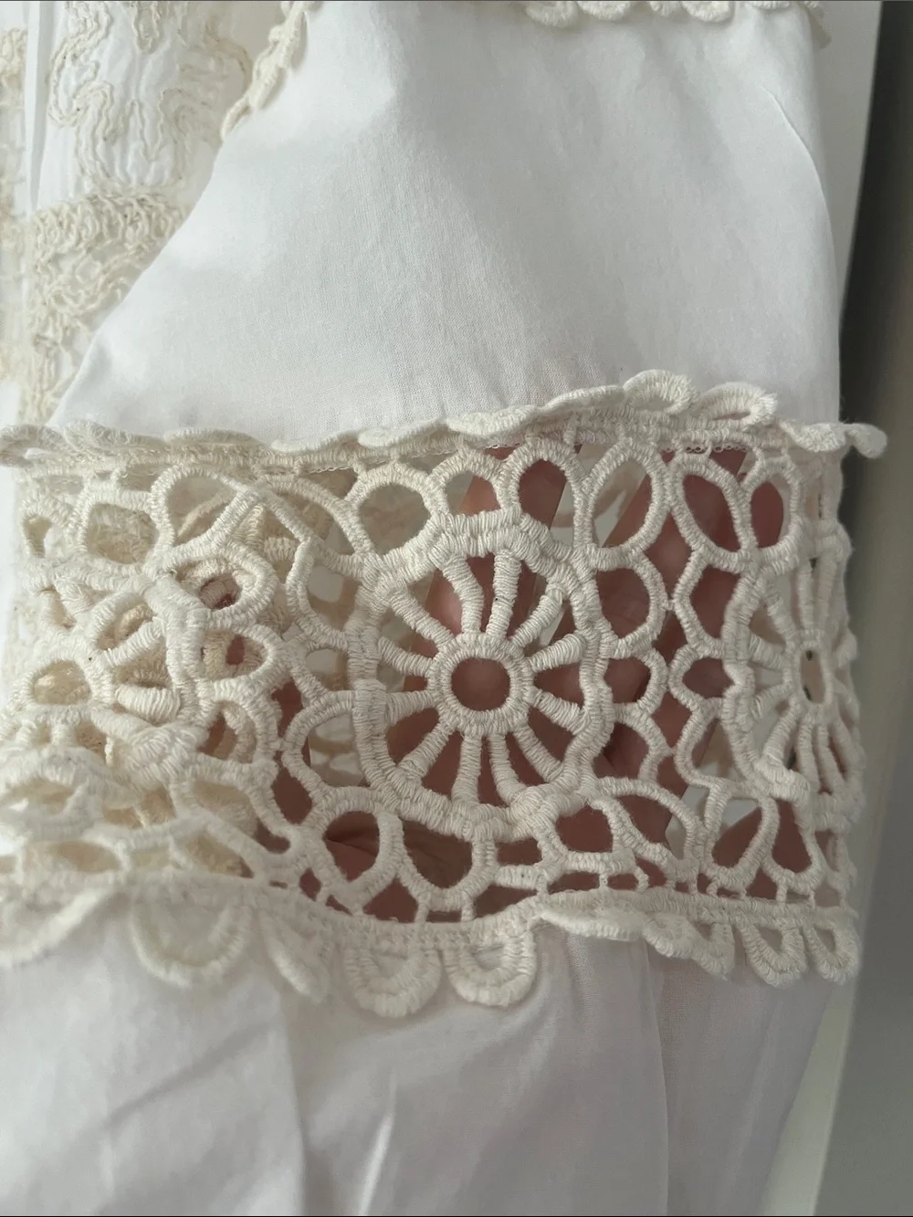Seek the label Blouse - Picture 4 of 14